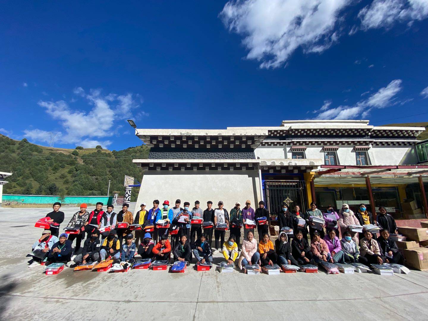 吉林俊琛环保科技研发有限公司公益回顾丨家国同欢月同圆 温暖满载甘孜州(图8)